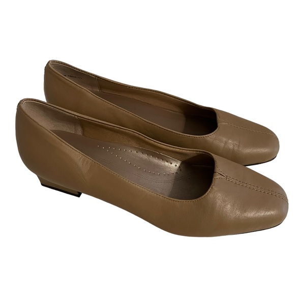 Trotters Tan "Doris" Leather Block Heel Pump 10M LIKE NEW - Picture 1 of 8